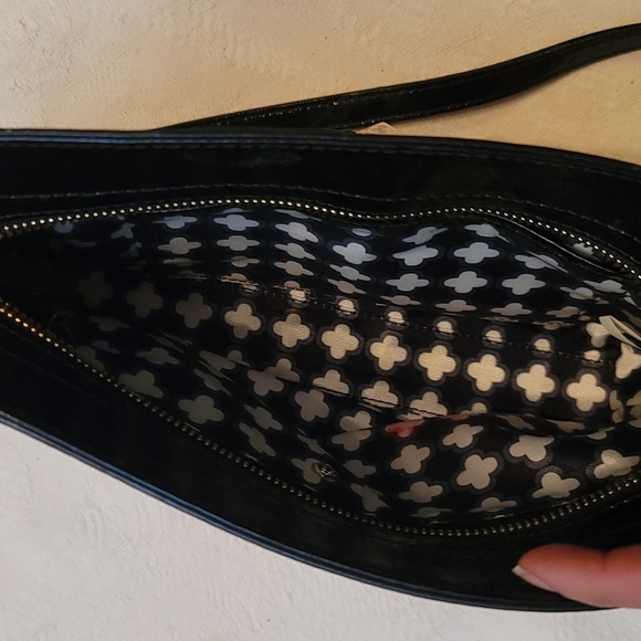 Kate Spade bag crossbody black patent leather gold trim and chain - Picture 8 of 9